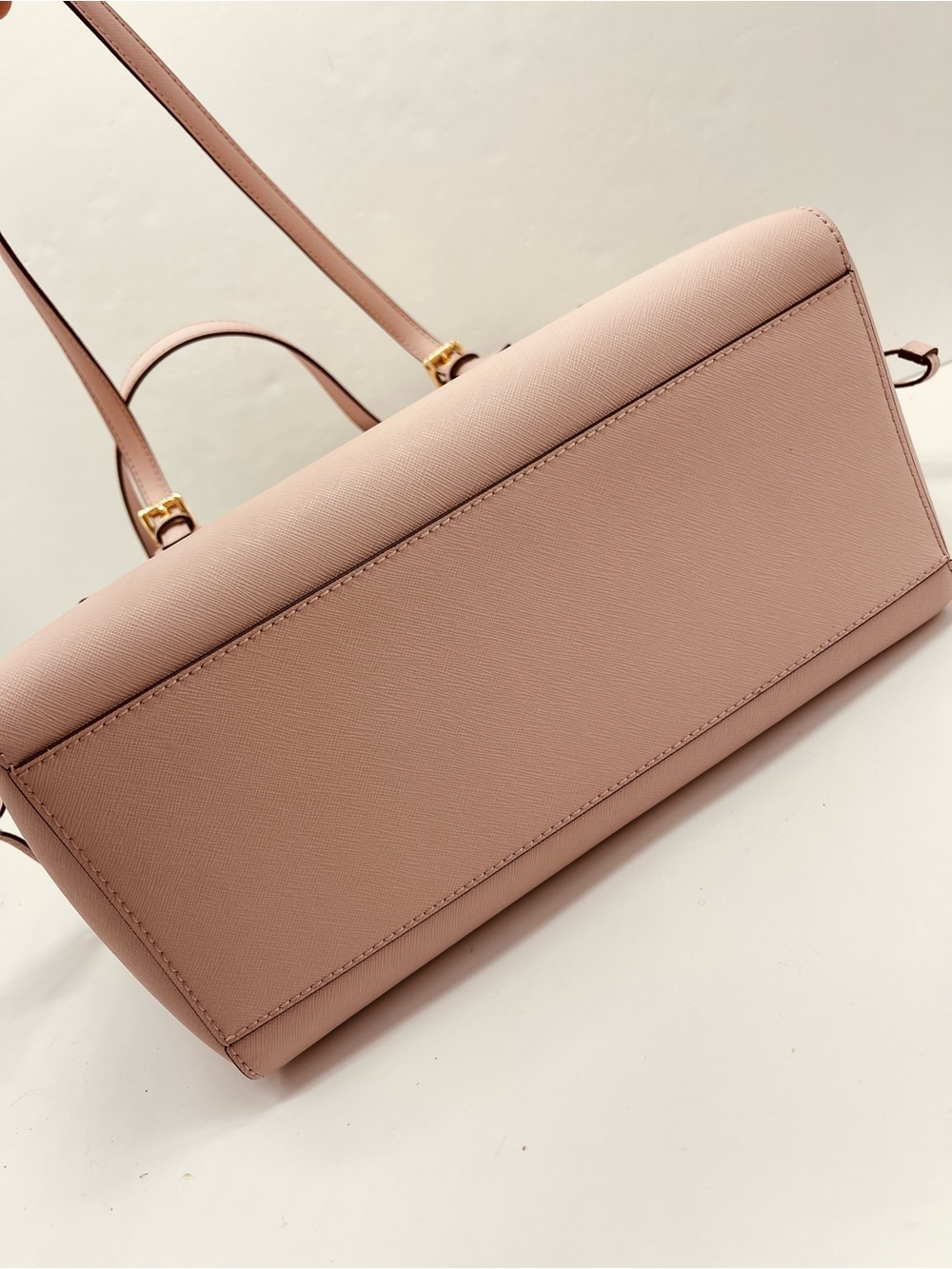 NWT Michael Kors Voyager Lg Saffiano Leather Shoulder EW Tote 
Powder Blush - Picture 11 of 16
